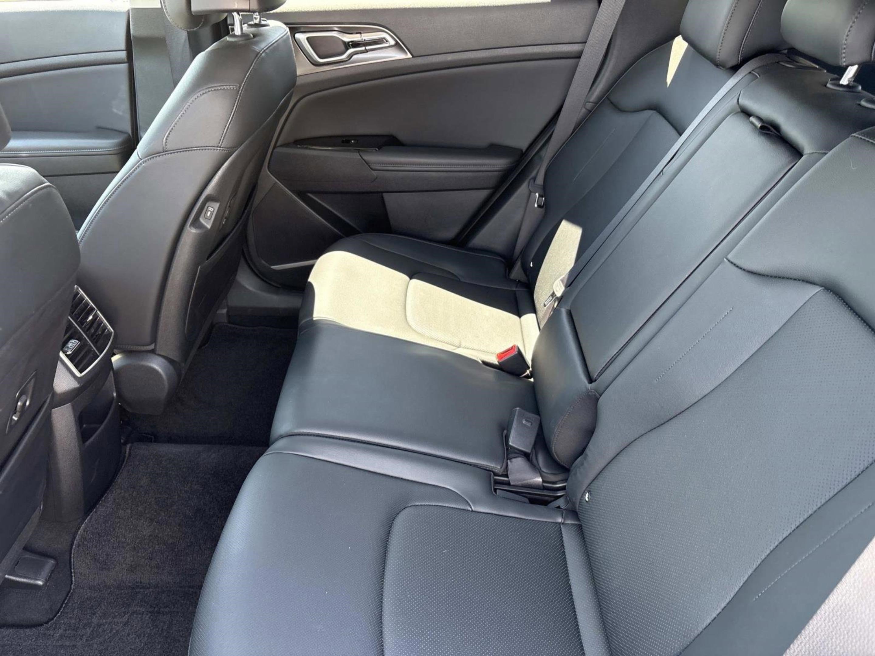 Used 2023 Kia Sportage EX image 14