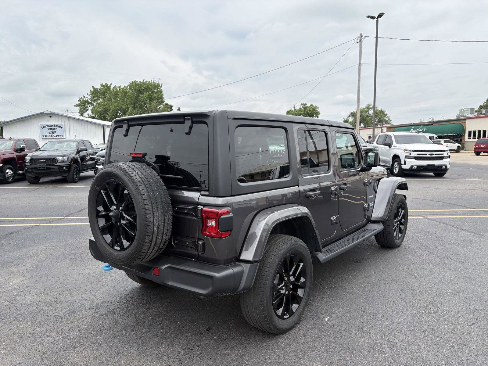 Used 2023 Jeep Wrangler Unlimited Sahara AWD/4WD image 21