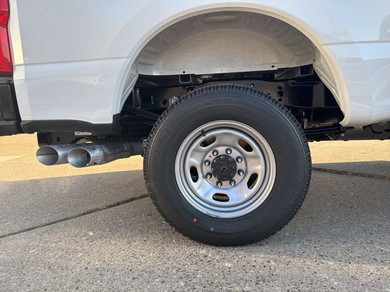 New 2025 Ford F250 XL w/ FX4 Off-Road Package AWD/4WD image 9