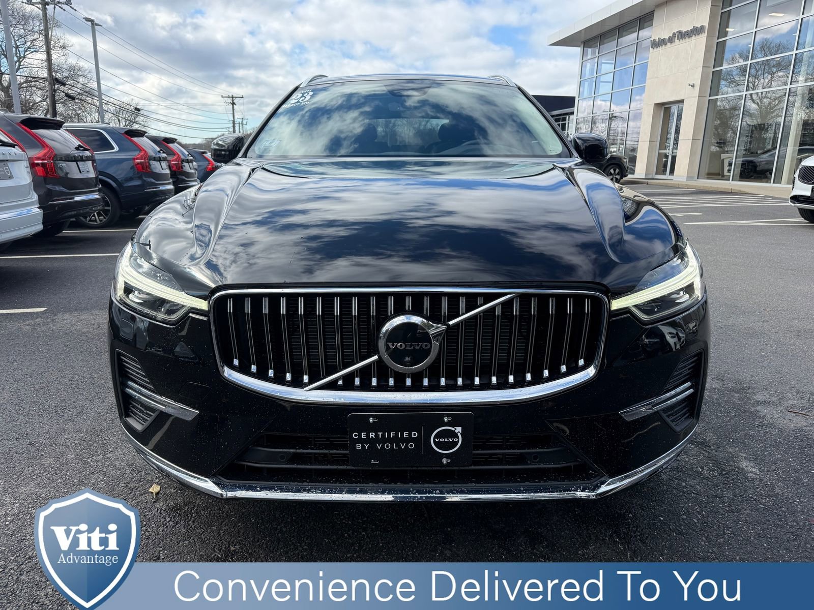 Used 2023 Volvo XC60 B5 Plus w/ Climate Package image 3