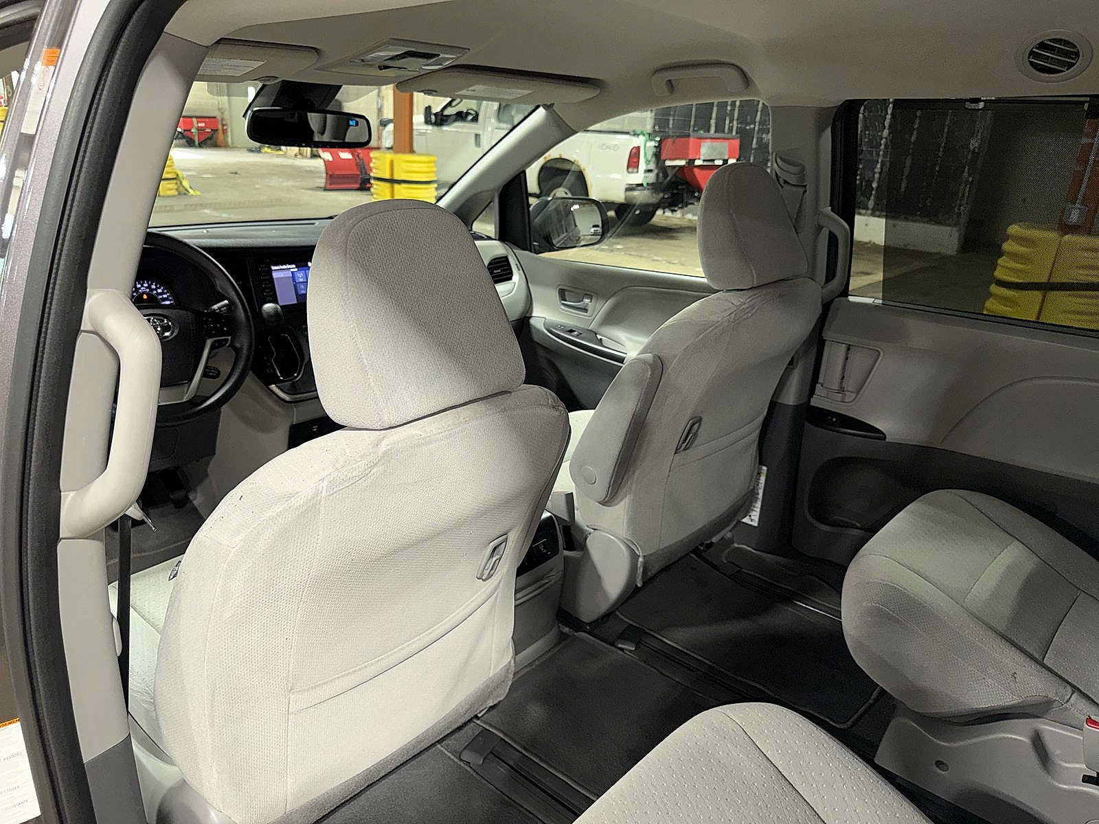 Used 2020 Toyota Sienna LE w/ LE Preferred Package AWD/4WD image 29