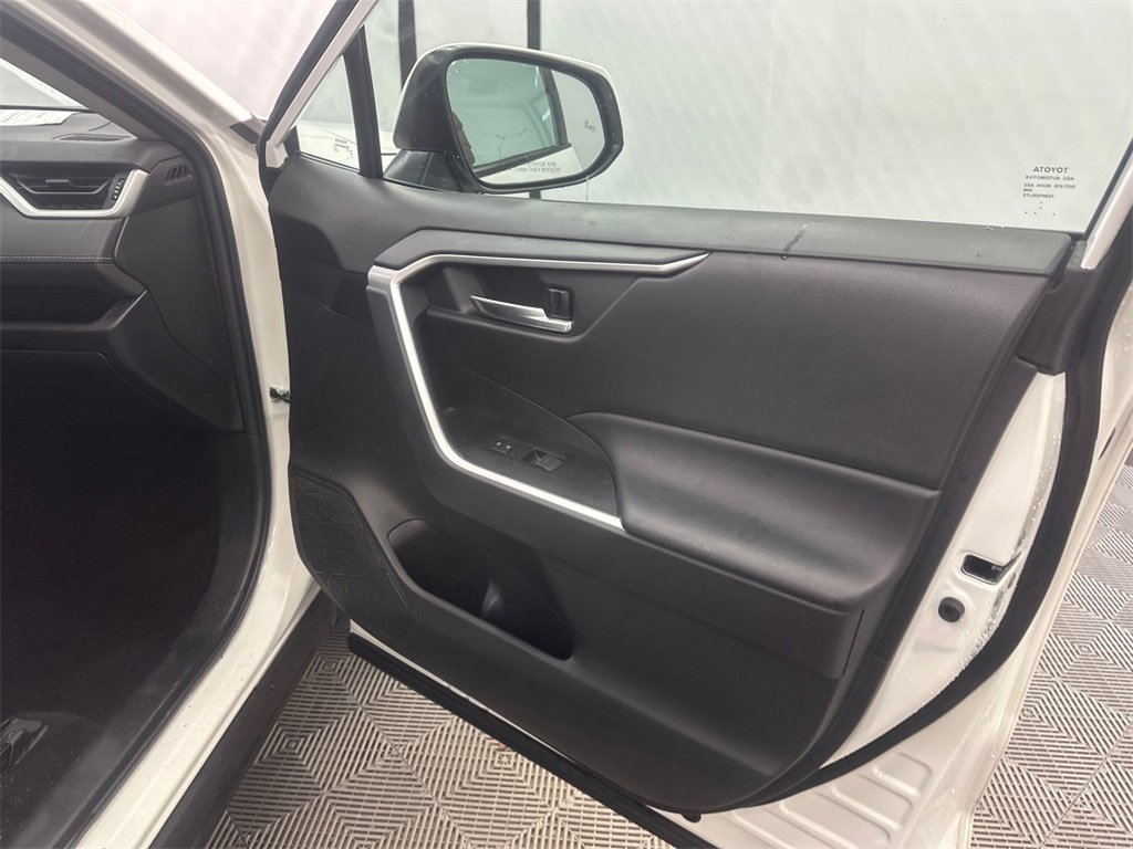 Used 2022 Toyota RAV4 XLE image 15