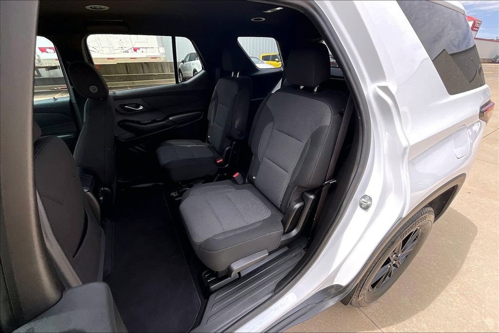 Used 2023 Chevrolet Traverse LT FWD image 26