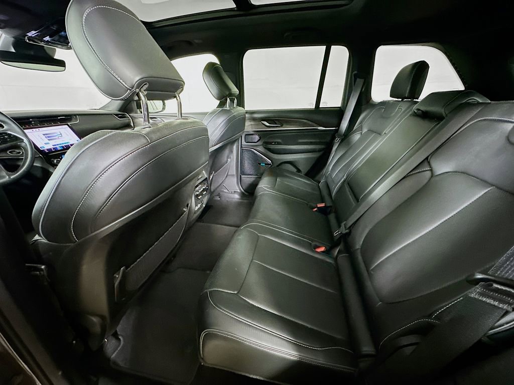 Used 2022 Jeep Grand Cherokee Overland image 12