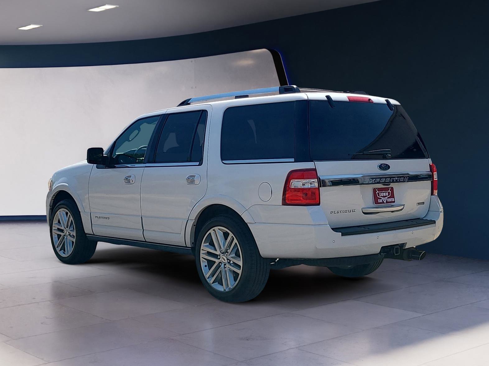 Used 2017 Ford Expedition Platinum image 3