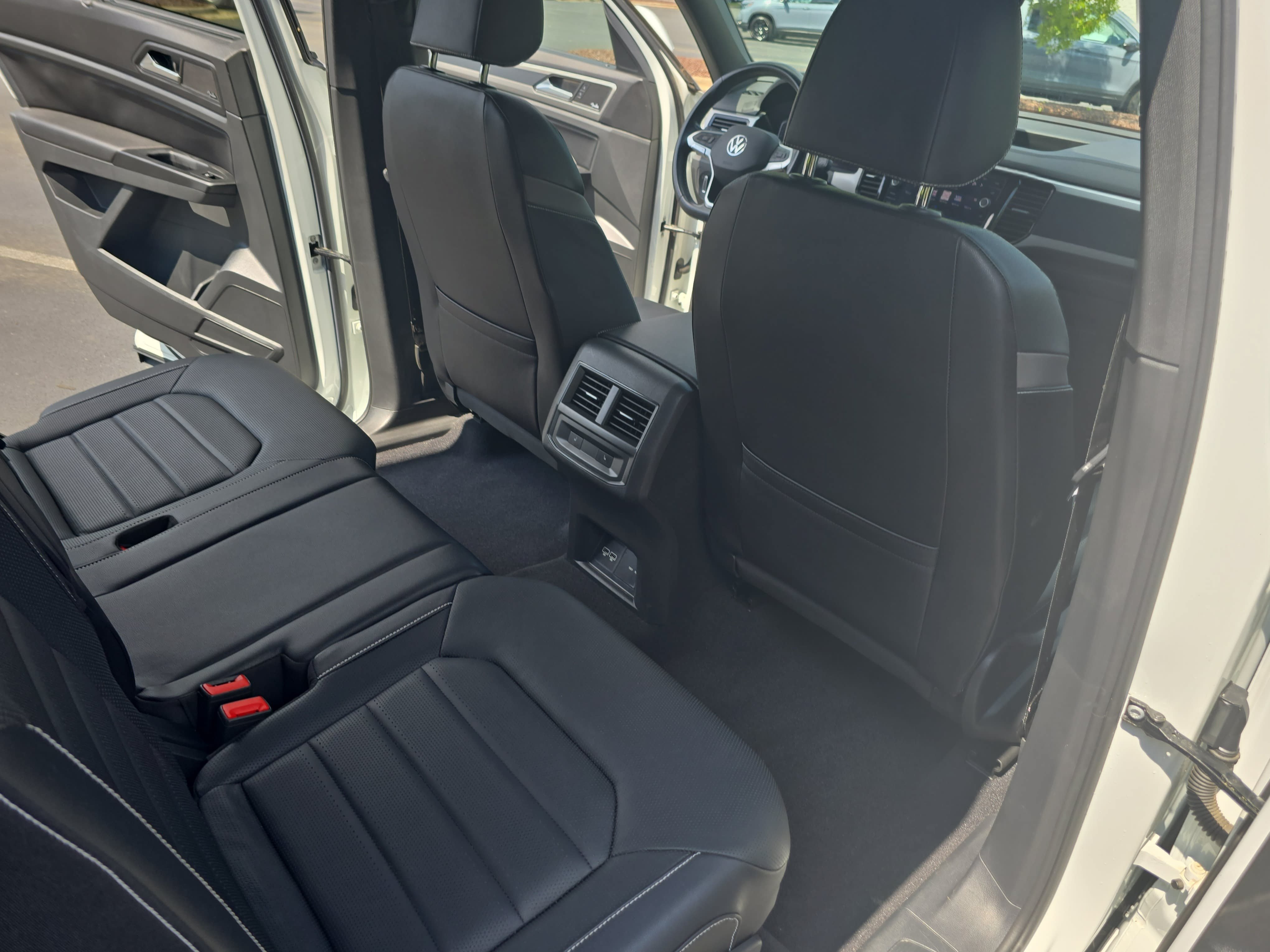 Used 2020 Volkswagen Atlas Cross Sport SEL Premium AWD/4WD image 11