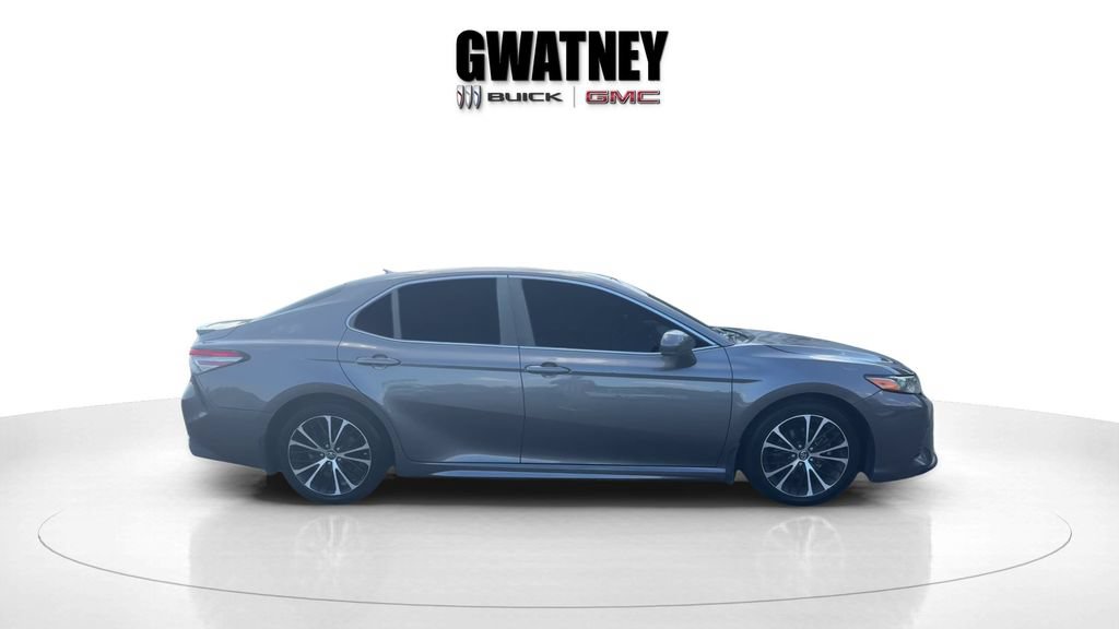 Used 2019 Toyota Camry SE FWD image 2