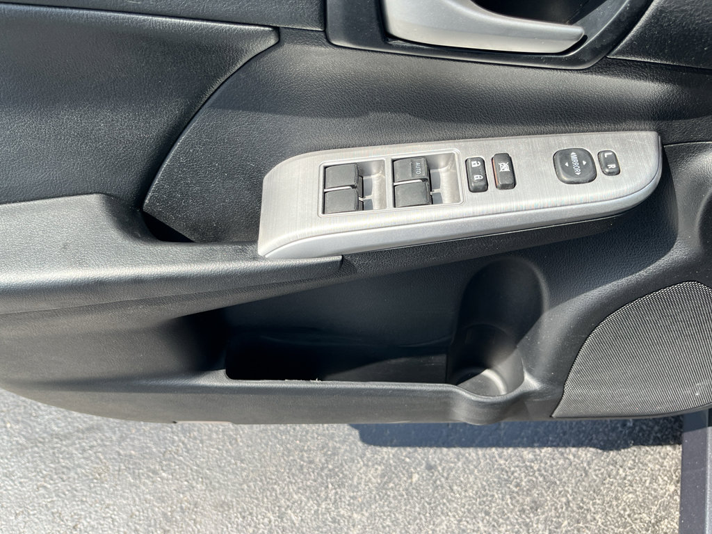 Used 2014 Toyota Camry SE w/ Moonroof Package FWD image 9