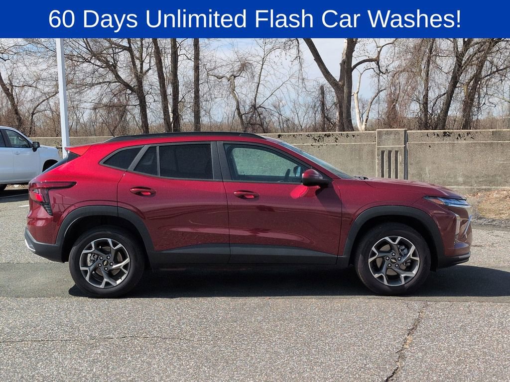 Certified 2025 Chevrolet Trax LT image 2