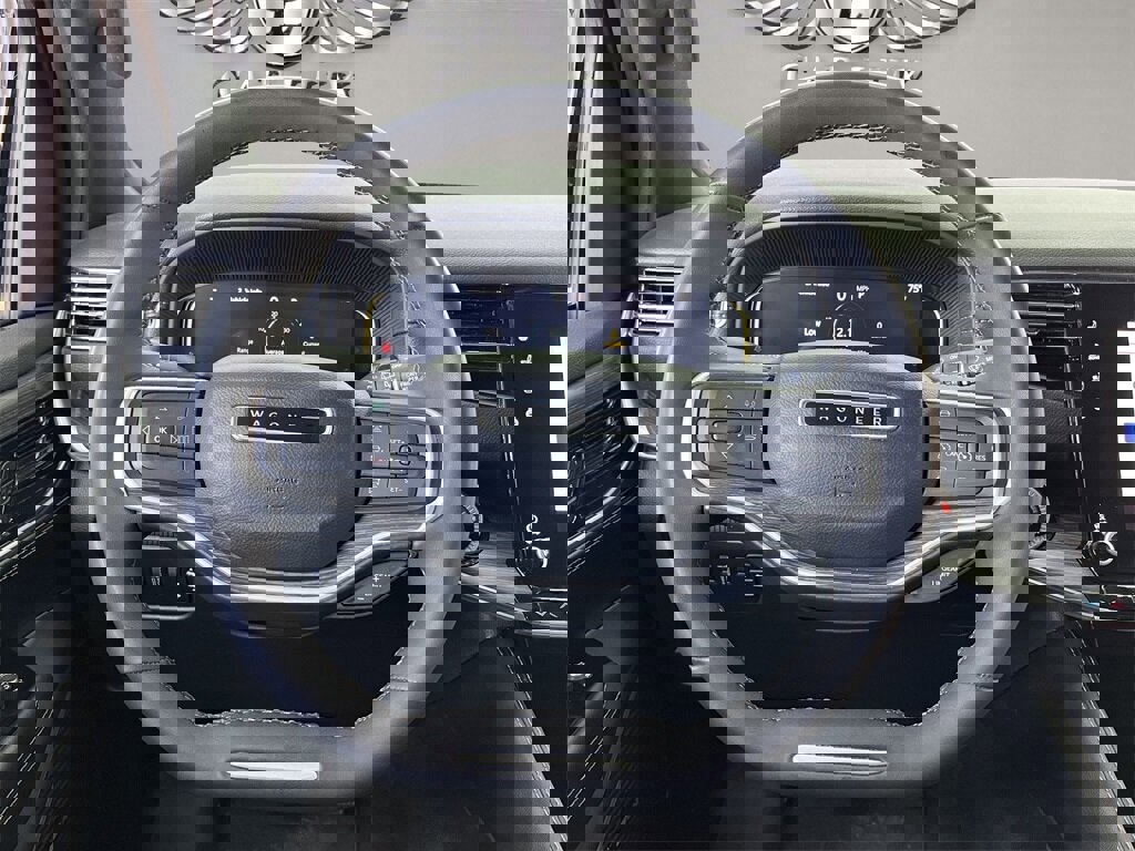 Used 2023 Jeep Wagoneer Series III w/ Preferred Equipment Group image 10