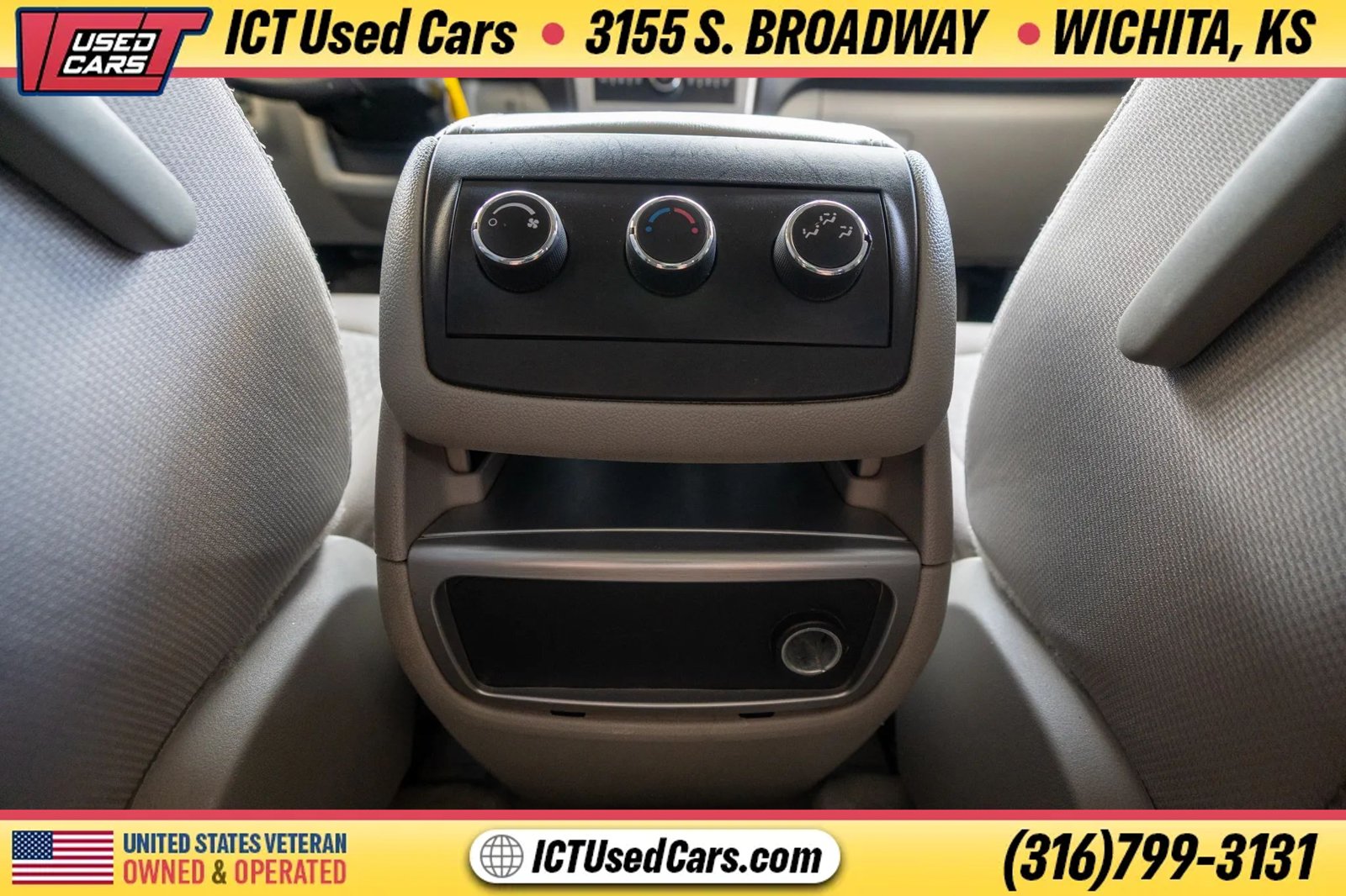 Used 2009 GMC Acadia SLE w/ Preferred Package FWD image 25