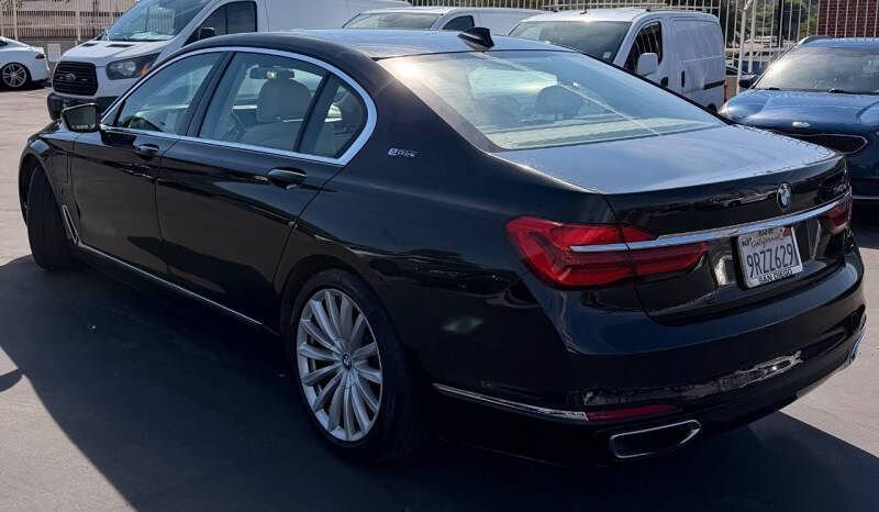 Used 2018 BMW 740e xDrive AWD/4WD image 10