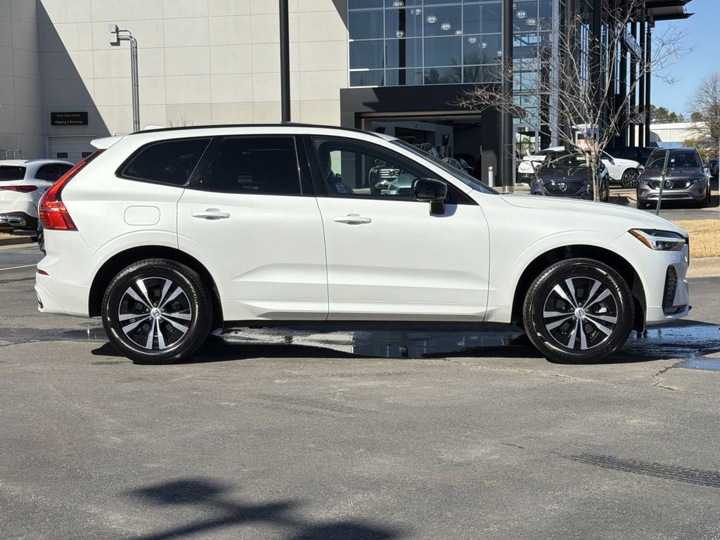 Used 2024 Volvo XC60 B5 Core image 2
