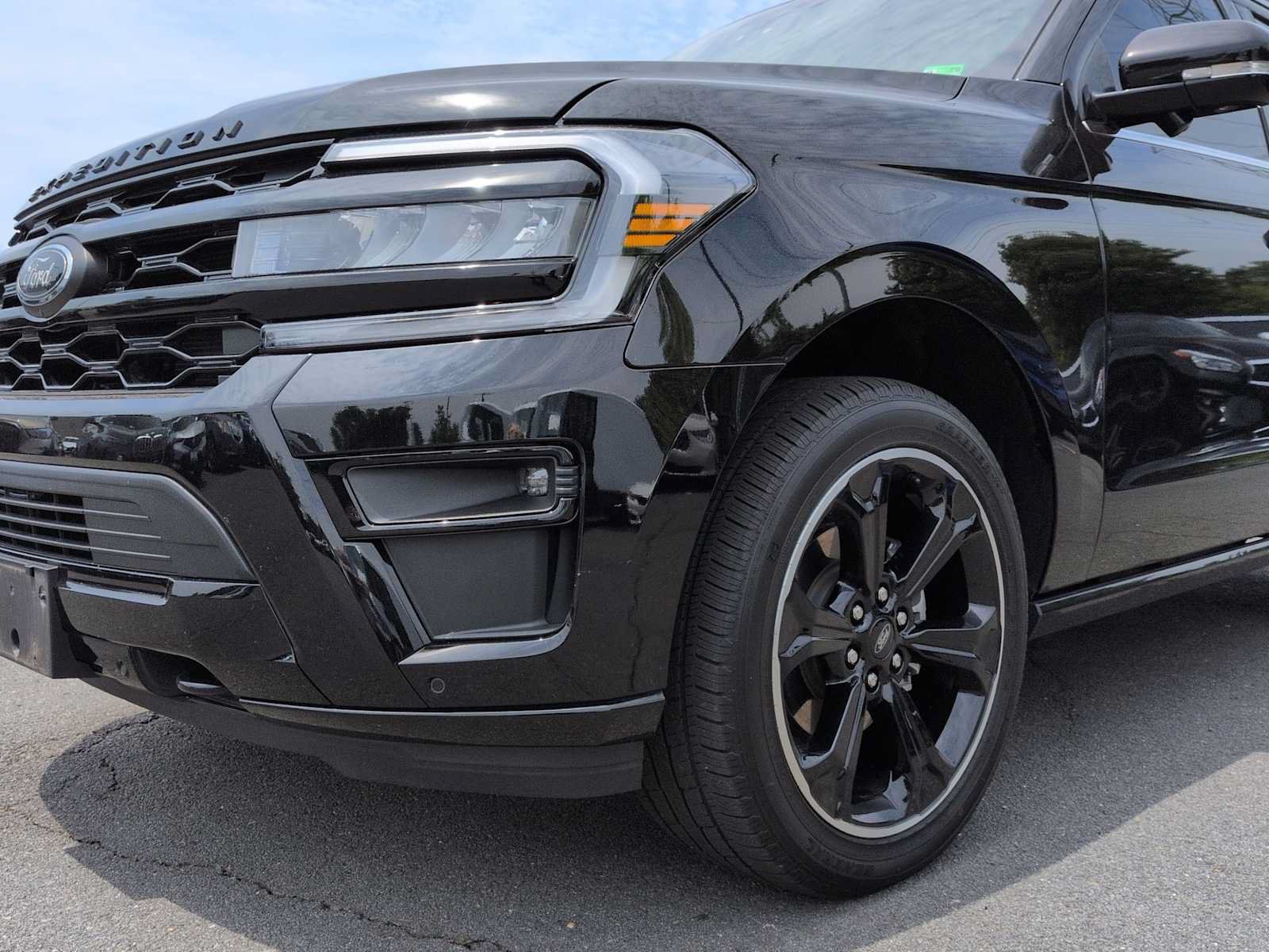 Used 2024 Ford Expedition Limited AWD/4WD image 11