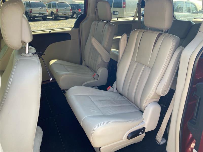 Used 2011 Chrysler Town & Country Touring-L FWD image 10