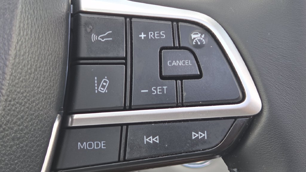 Used 2023 Toyota Highlander XLE FWD image 31