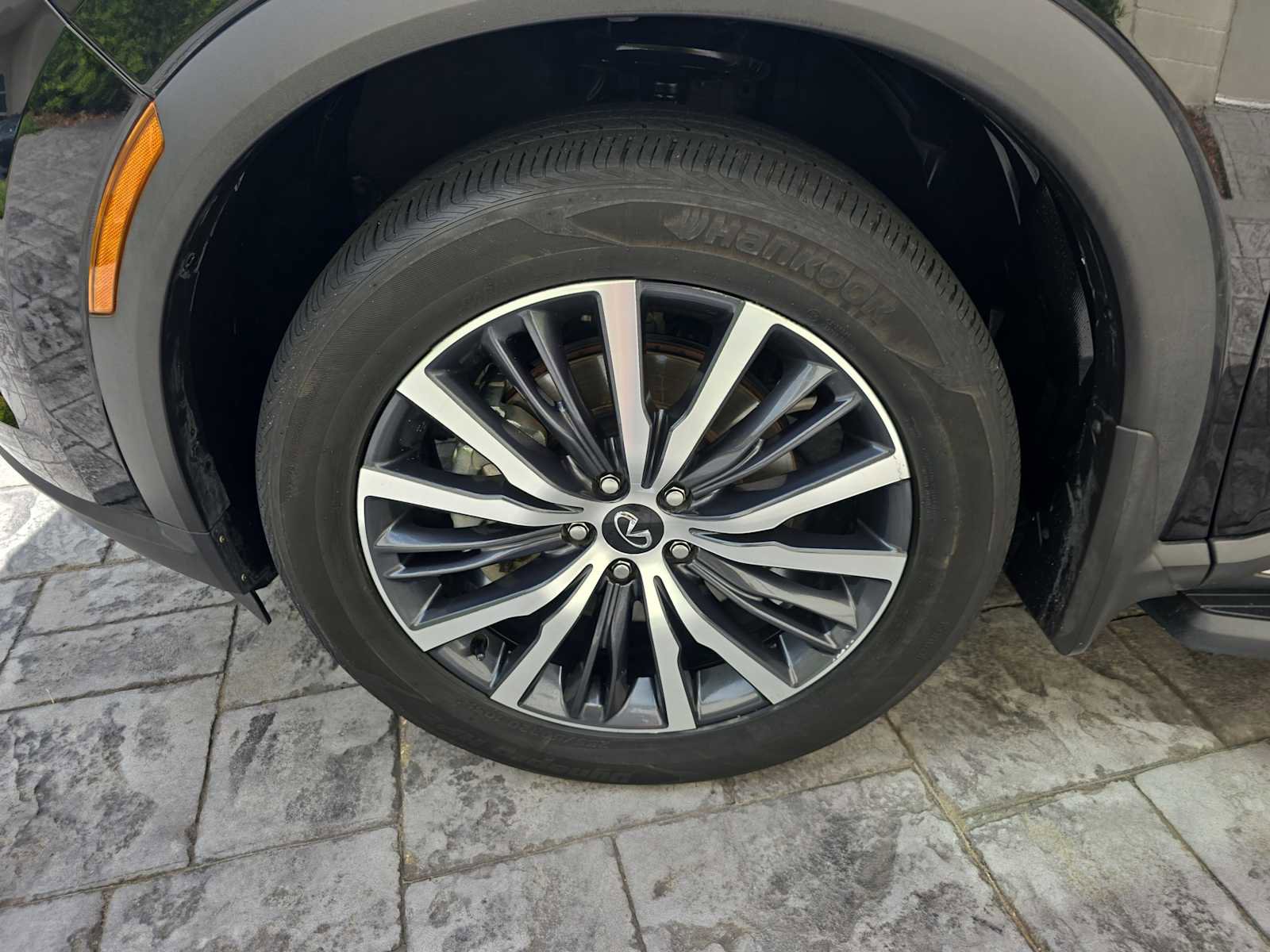 Used 2024 INFINITI QX60 Sensory w/ Vision Package image 9