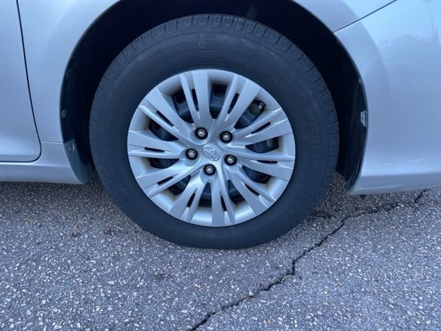 Used 2012 Toyota Camry L image 24