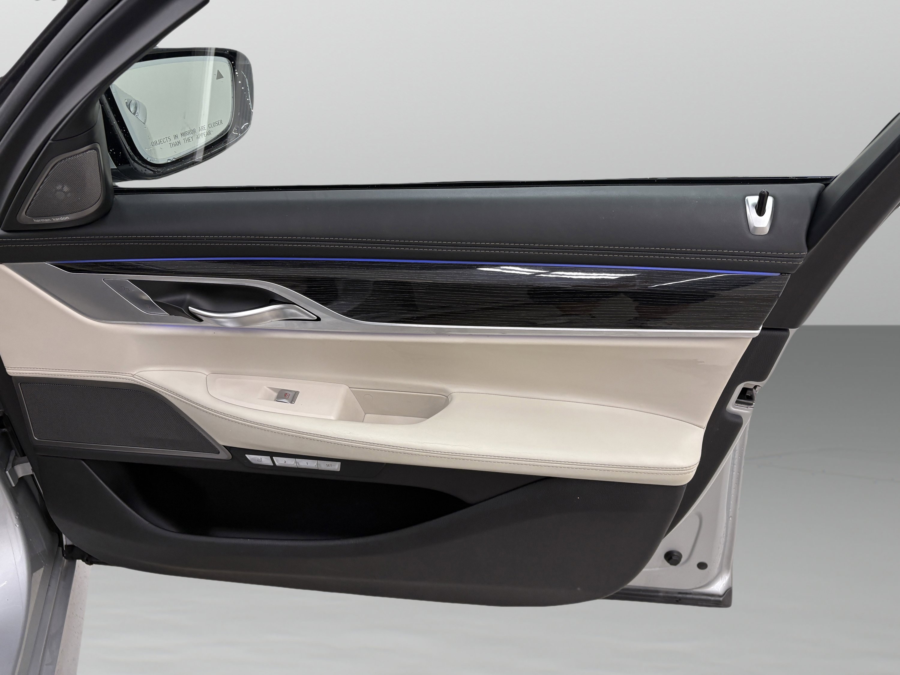 Used 2017 BMW 750i xDrive image 23