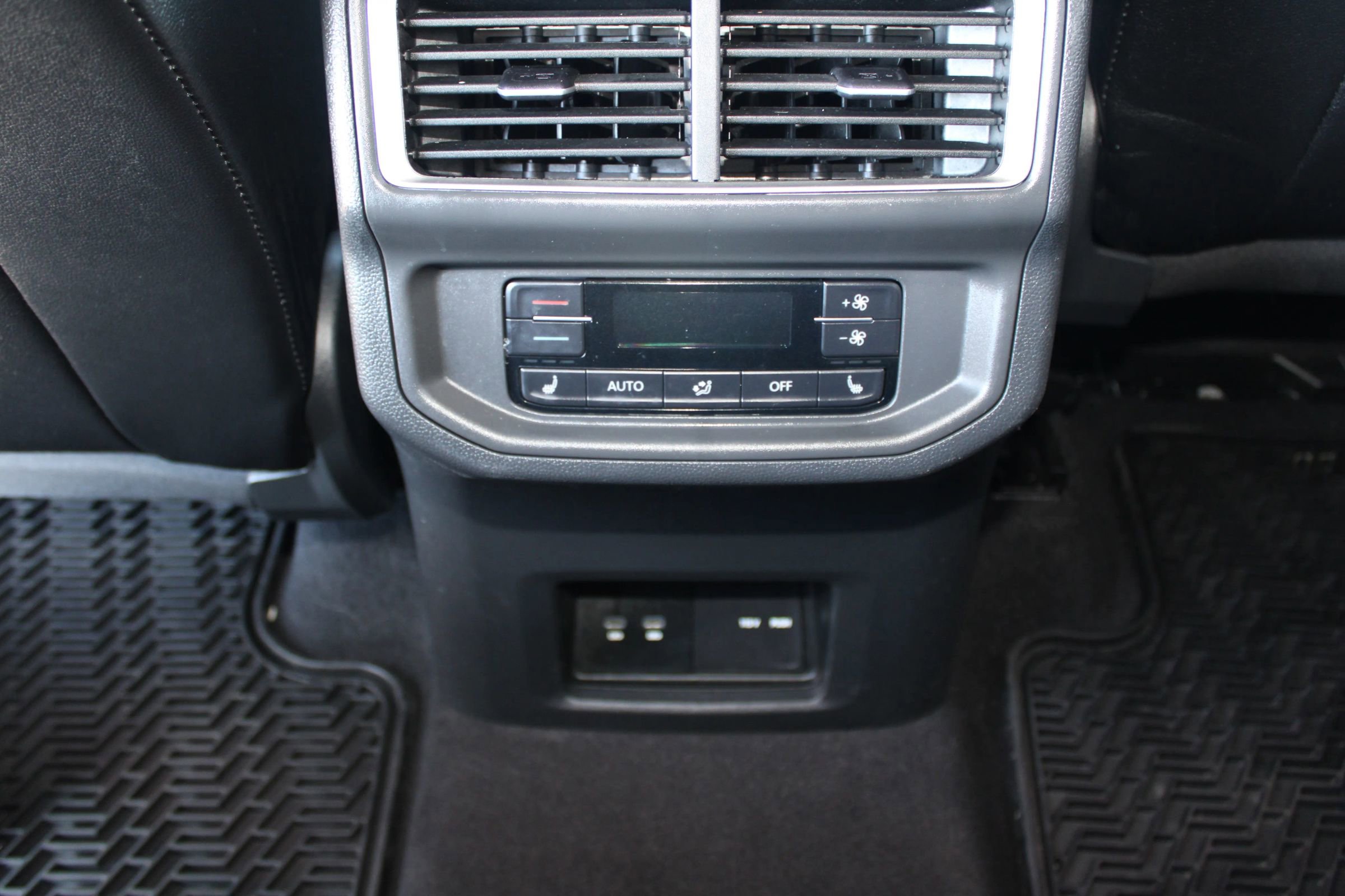 Used 2024 Volkswagen Atlas SEL image 29