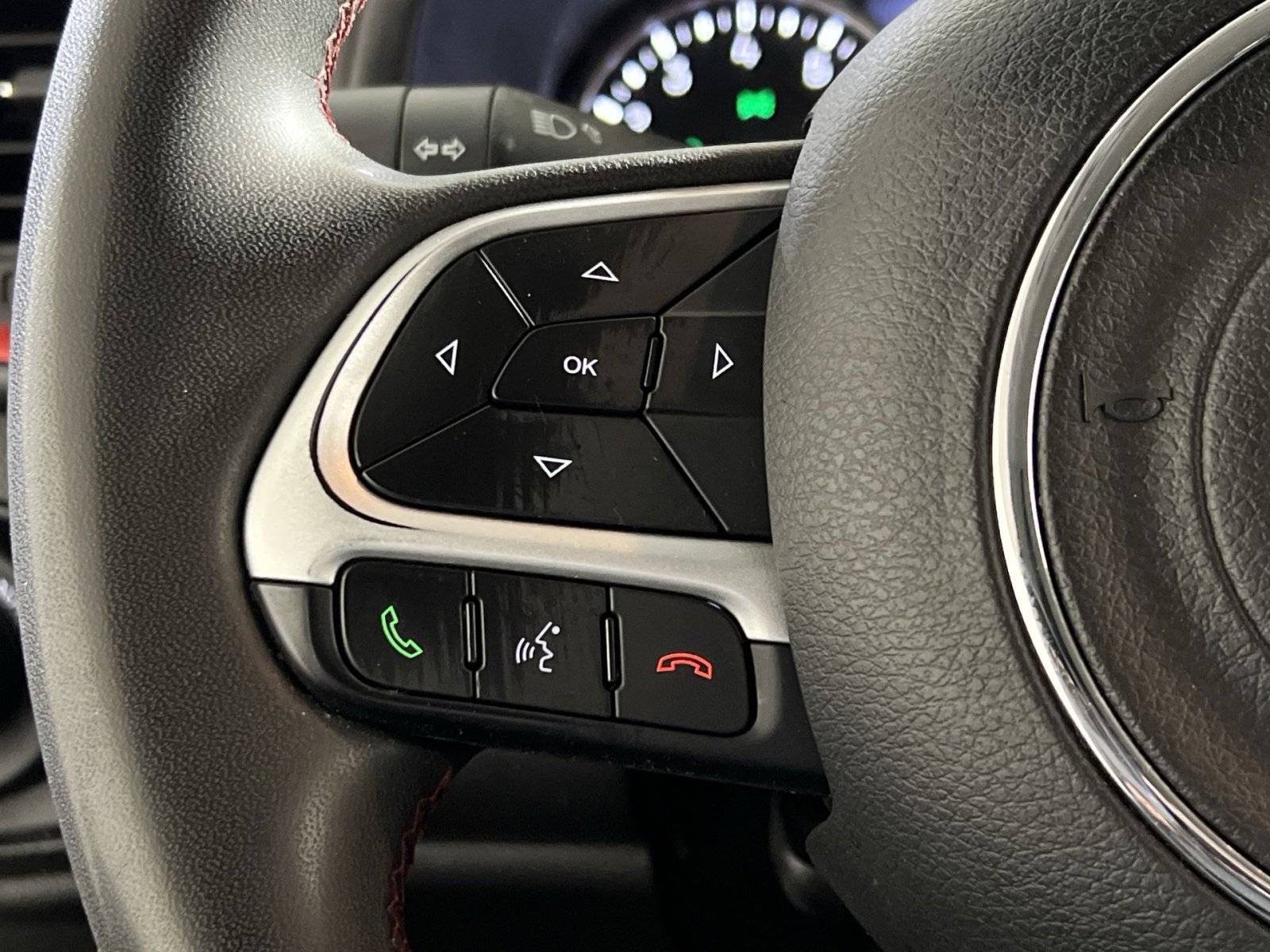 Used 2023 Jeep Renegade Trailhawk image 31