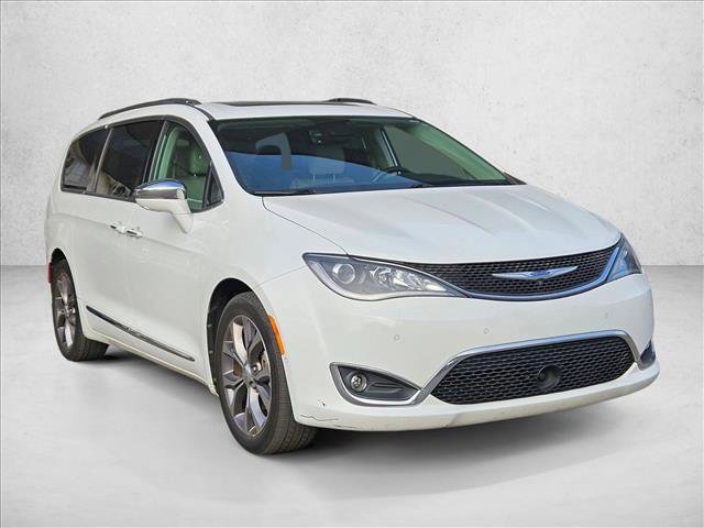 Used 2019 Chrysler Pacifica Limited w/ Tire & Wheel Group image 3