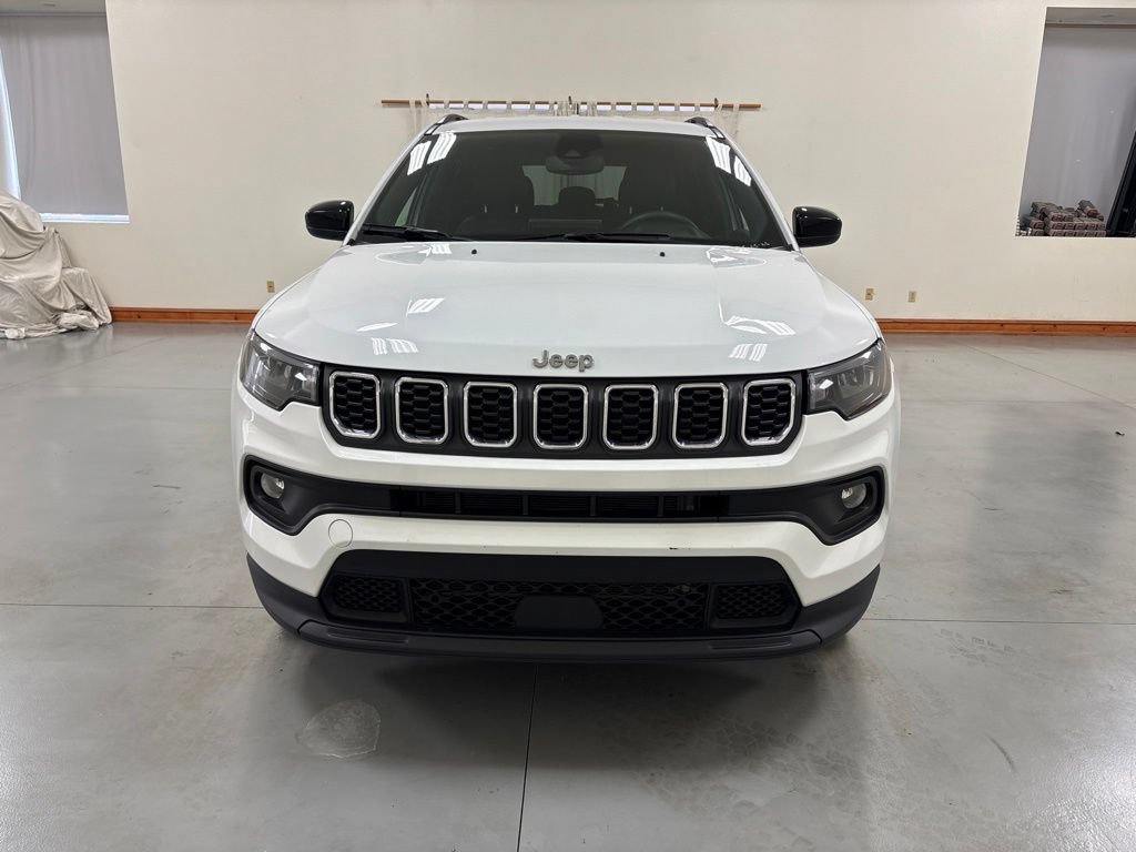 Used 2024 Jeep Compass Latitude AWD/4WD image 3