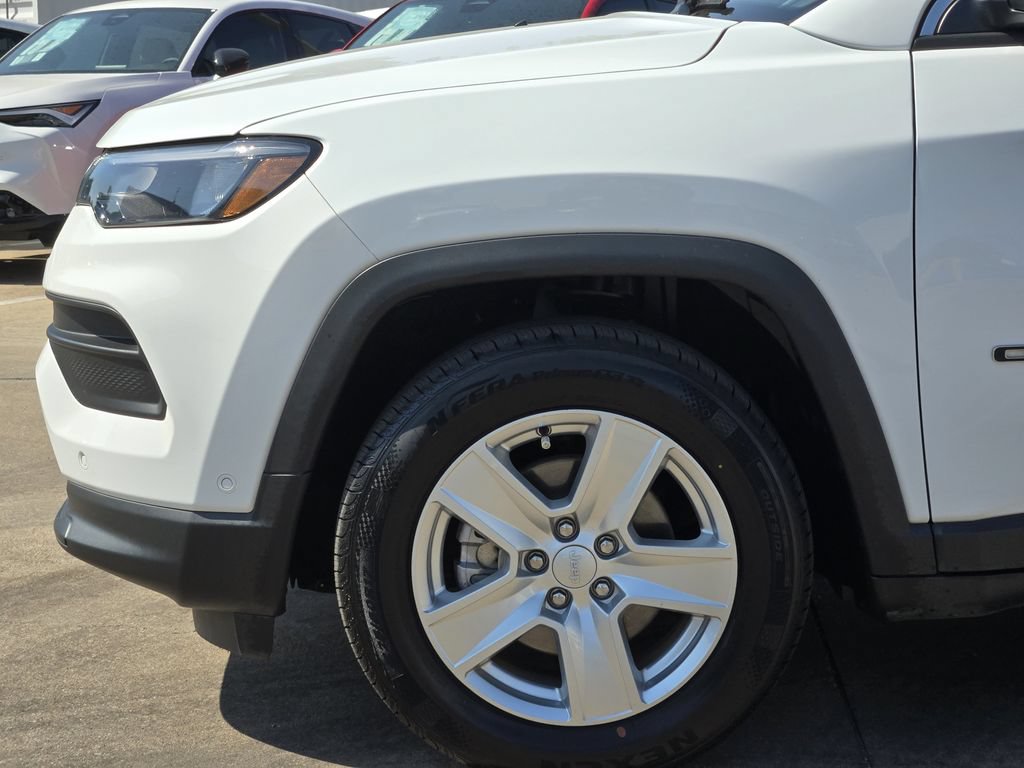 Used 2022 Jeep Compass Latitude w/ Sun and Sound Group FWD image 13