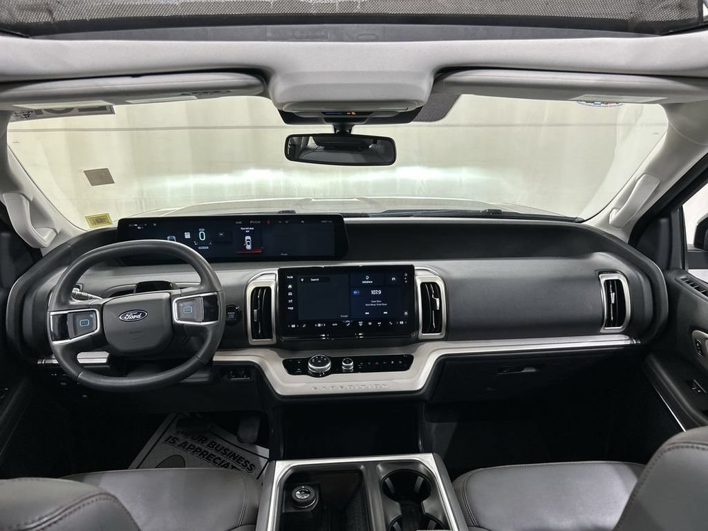 Used 2025 Ford Expedition Active AWD/4WD image 18