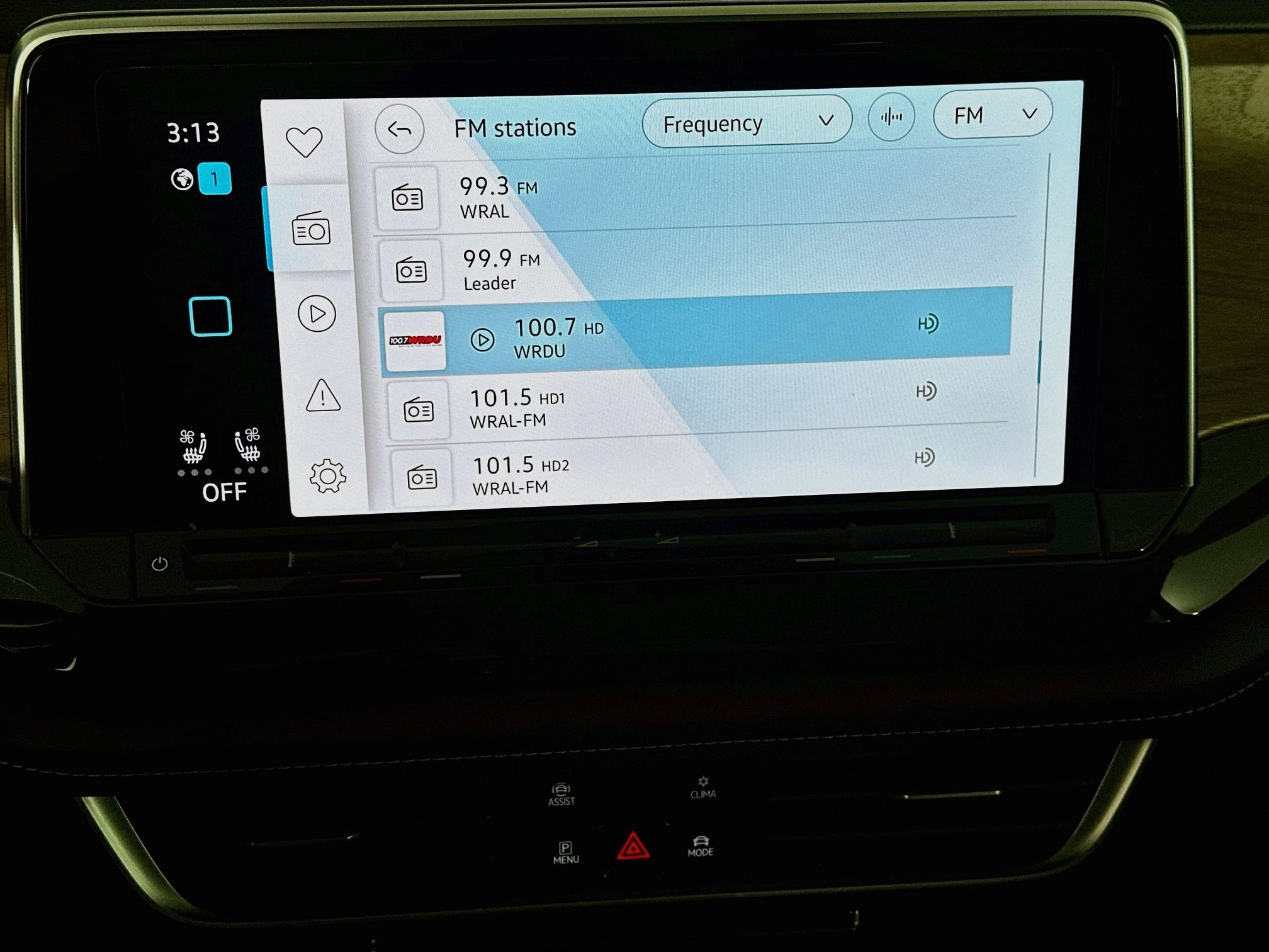 Used 2025 Volkswagen Atlas SE FWD image 21