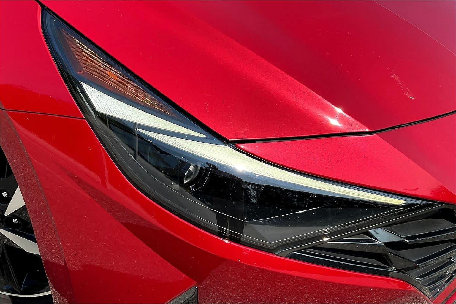 Used 2022 Hyundai Elantra Limited FWD image 28