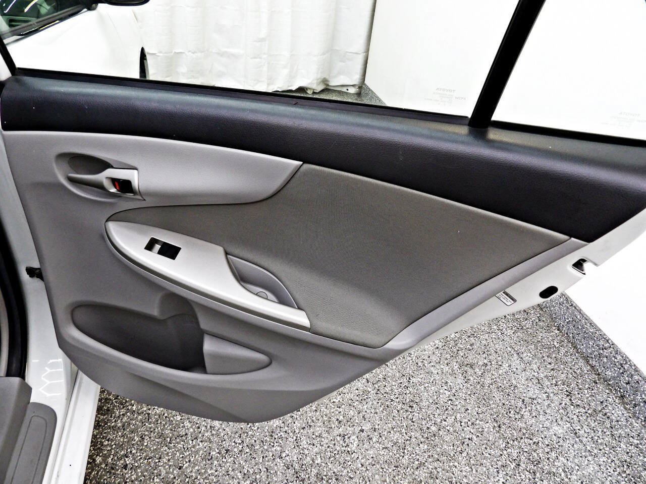 Used 2013 Toyota Corolla LE FWD image 12