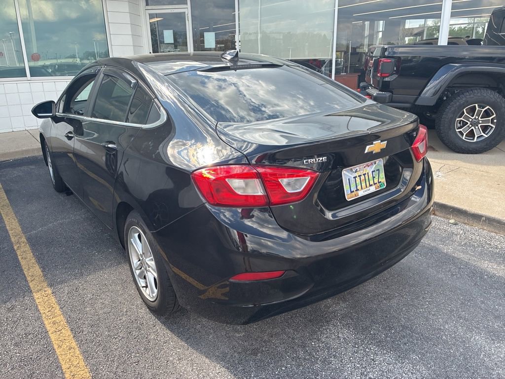 Used 2018 Chevrolet Cruze LT w/ Convenience Package FWD image 4