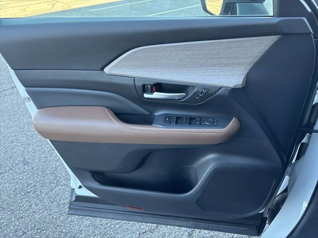 Used 2025 Toyota Grand Highlander AWD image 27