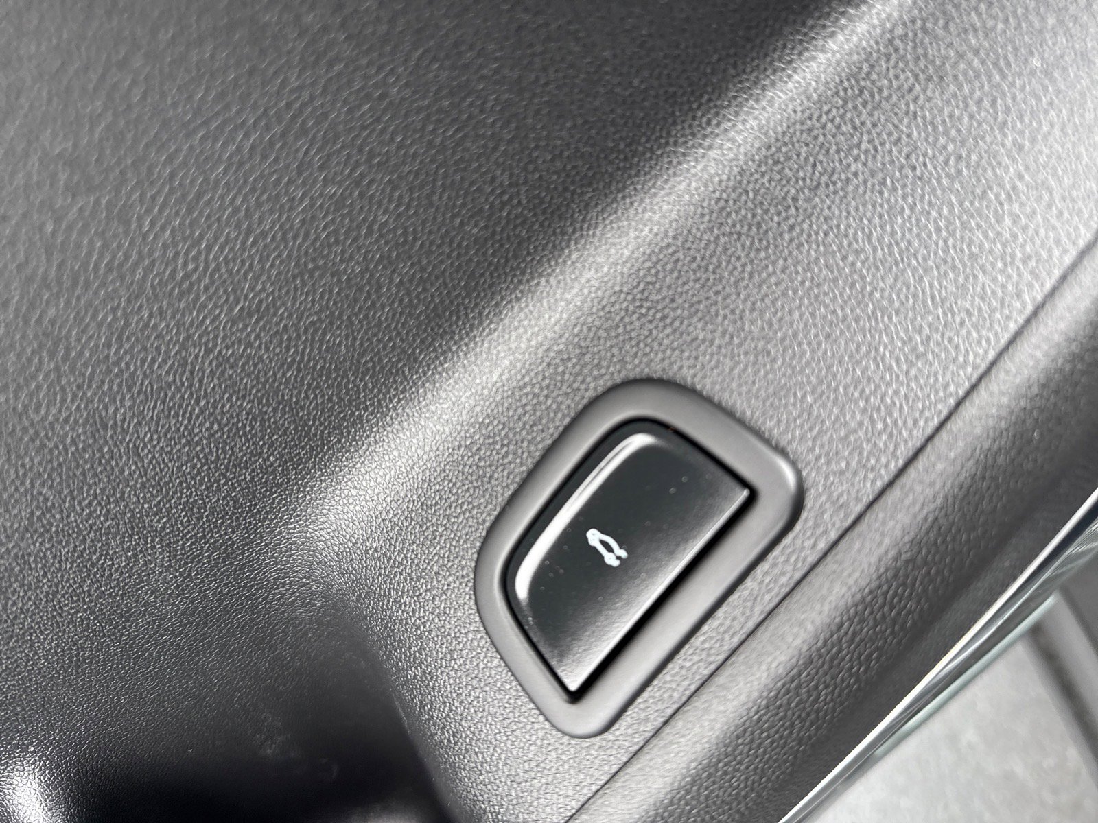 Used 2025 GMC Acadia Elevation image 25