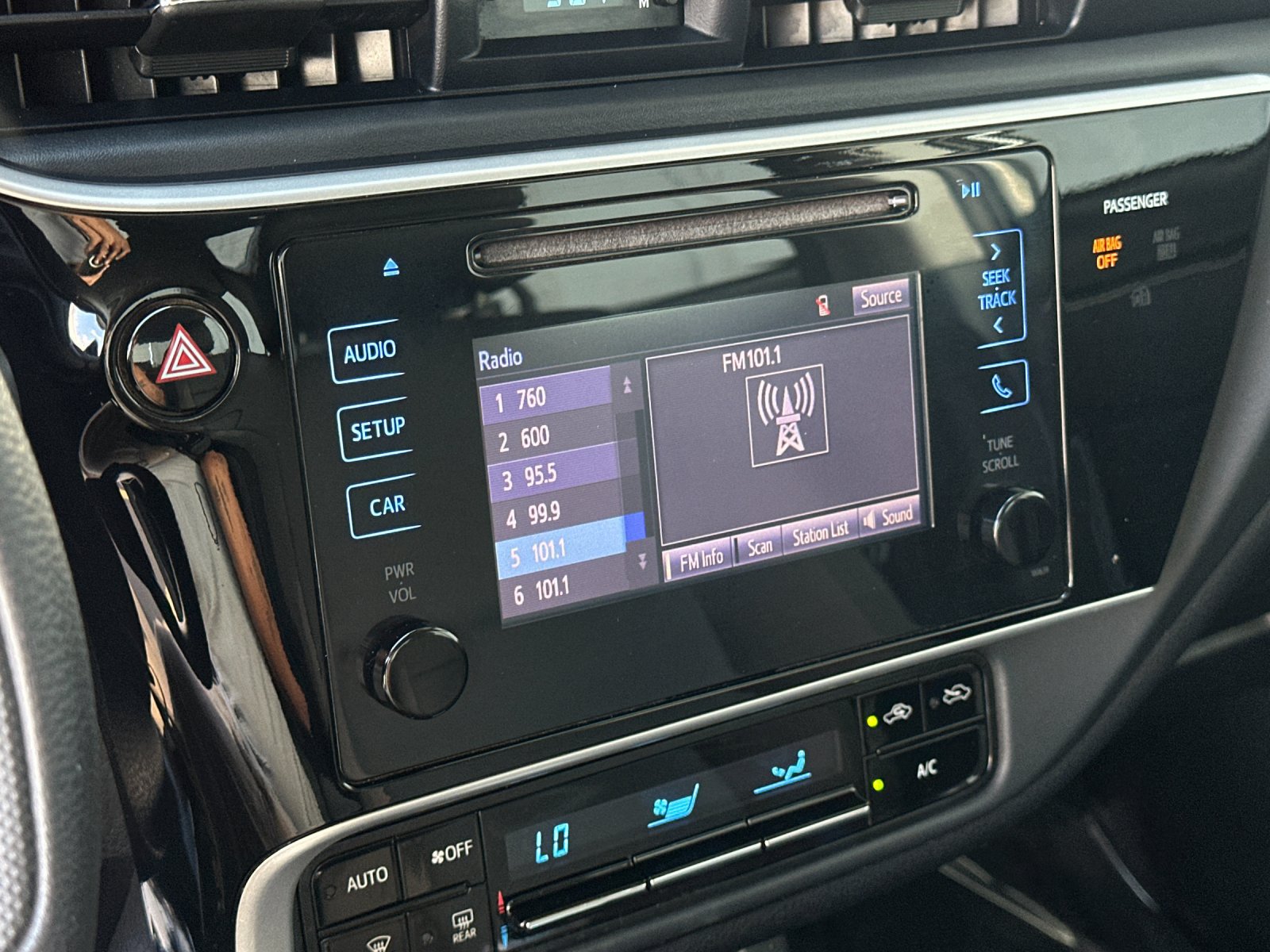 Used 2017 Toyota Corolla LE FWD image 15