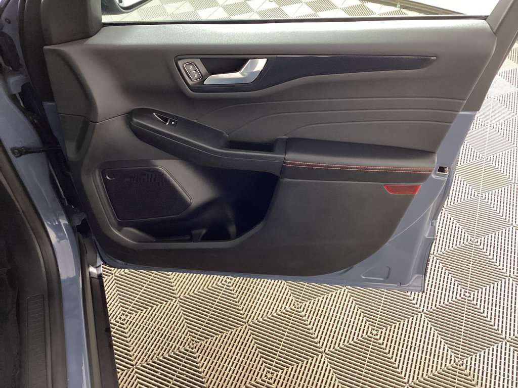 Used 2024 Ford Escape ST-Line w/ Tech Pack #1 AWD/4WD image 4
