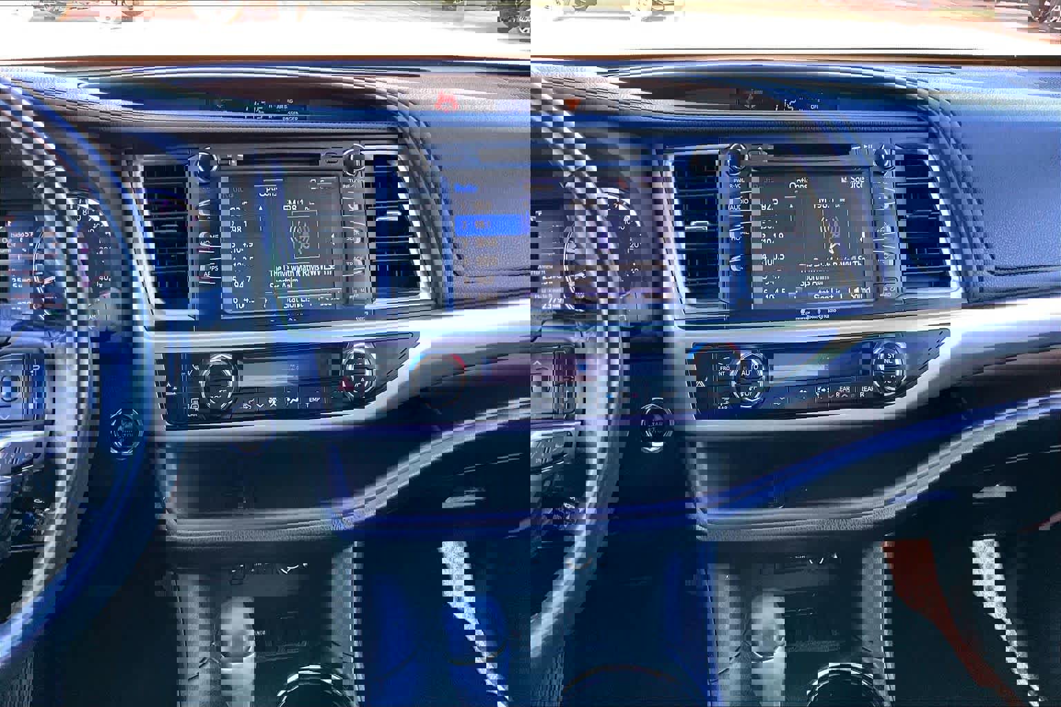 Used 2018 Toyota Highlander XLE image 6