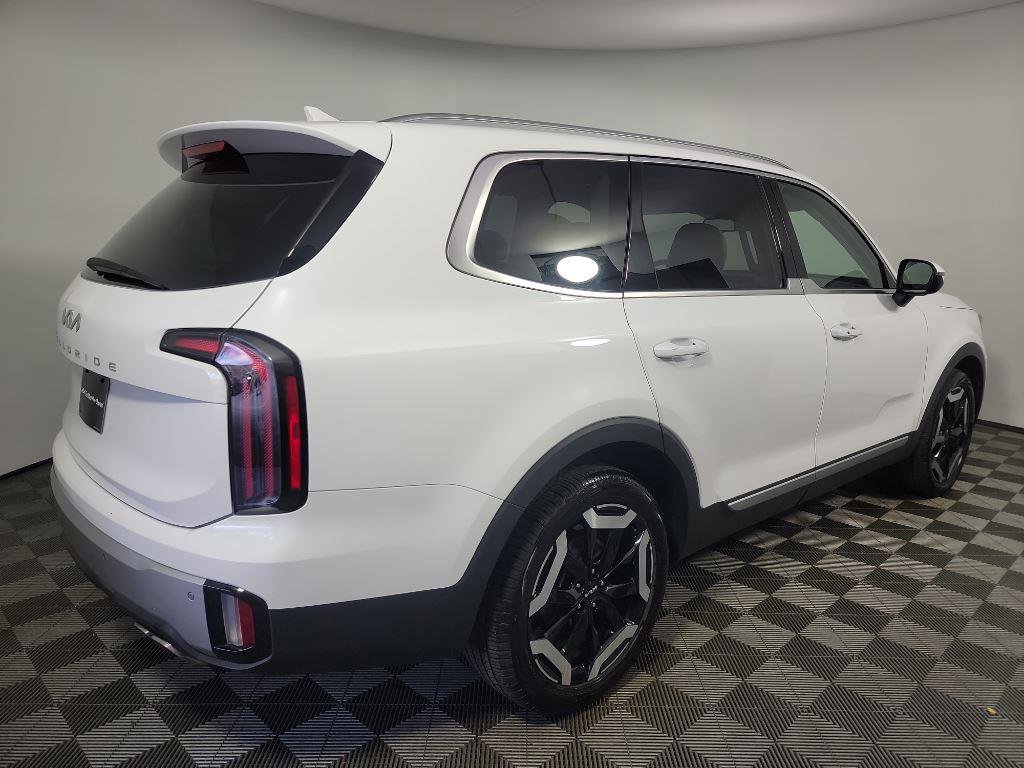 Certified 2023 Kia Telluride EX image 4