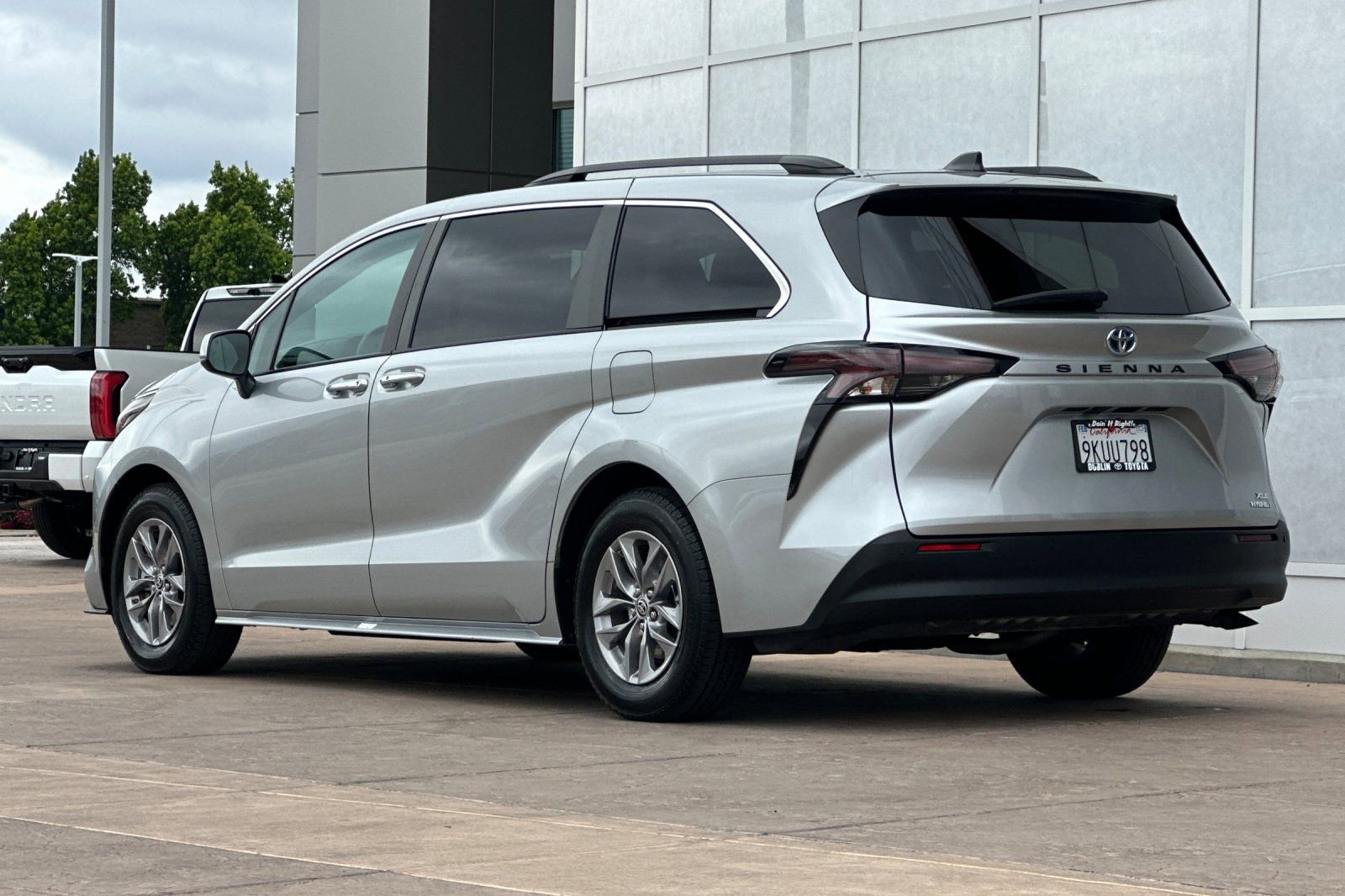 Certified 2024 Toyota Sienna XLE FWD image 7