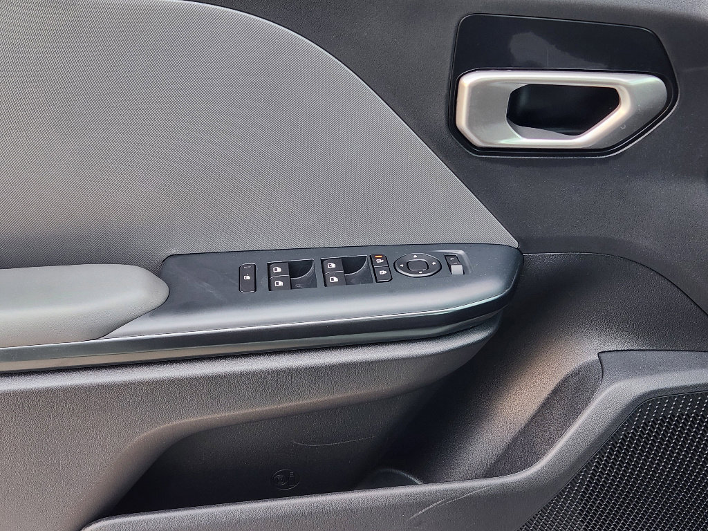 New 2025 Kia K4 LXS image 16