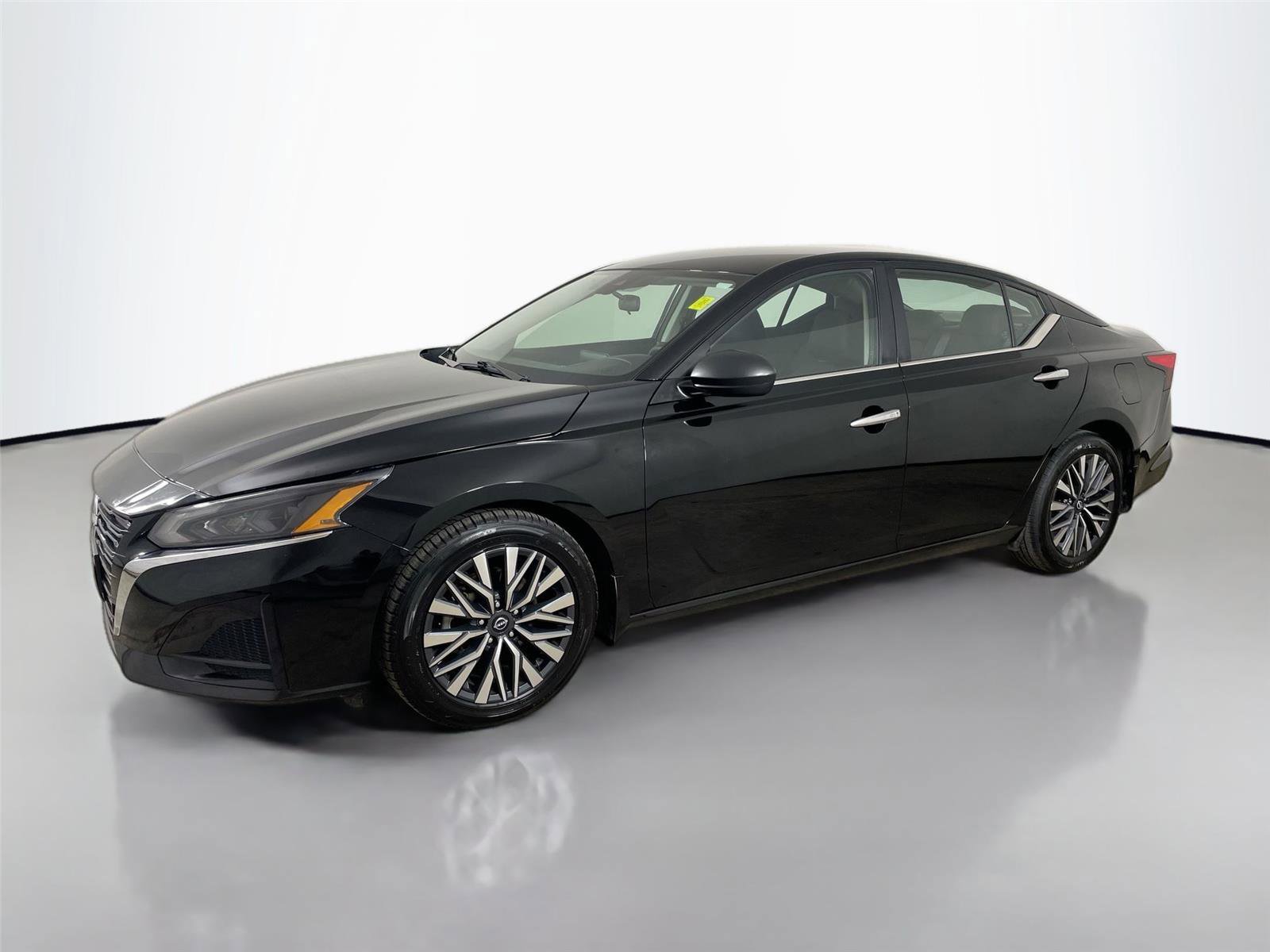 Used 2024 Nissan Altima 2.5 SV FWD image 8