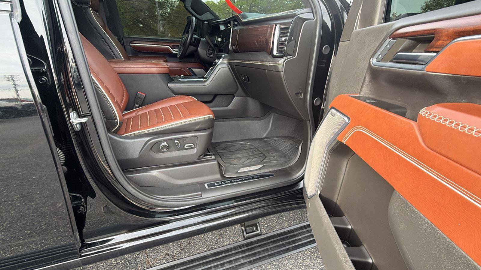 Used 2024 GMC Sierra 3500 Denali Ultimate AWD/4WD image 17