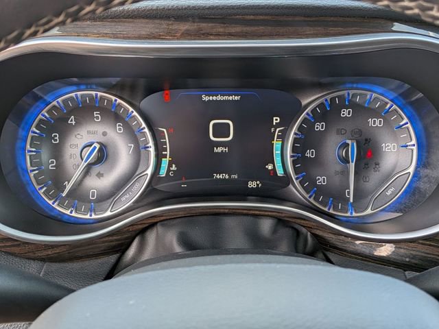 Used 2023 Chrysler Pacifica Limited FWD image 18