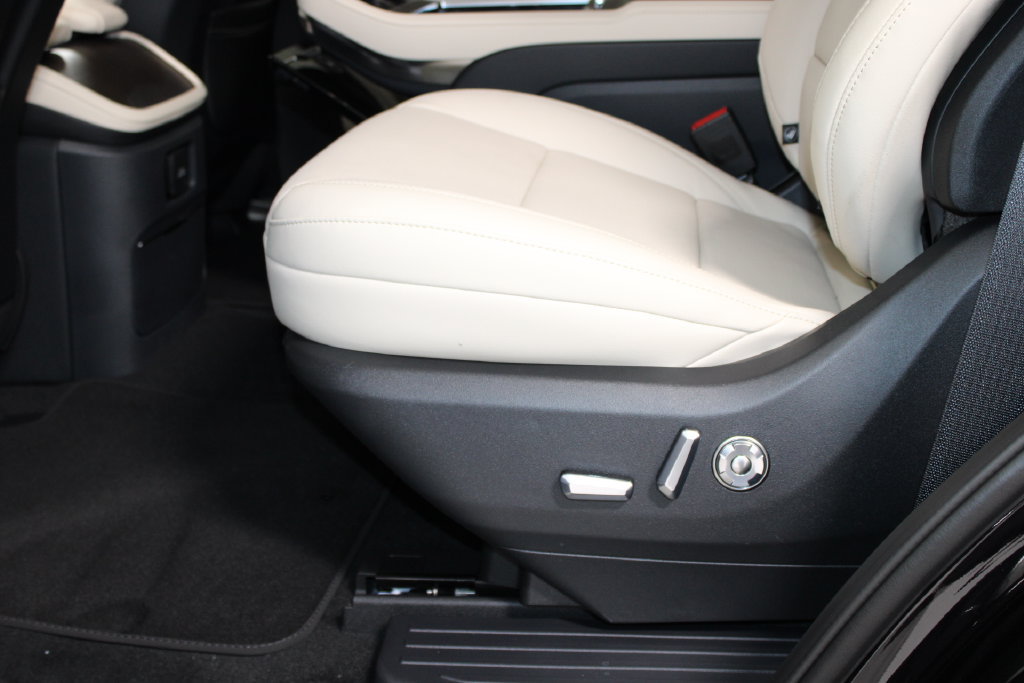 New 2027 Lincoln Navigator Reserve w/ Jet Appearance Package AWD/4WD image 37