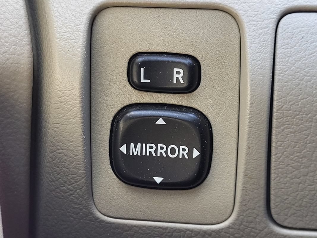 Used 2010 Toyota Camry LE FWD image 23