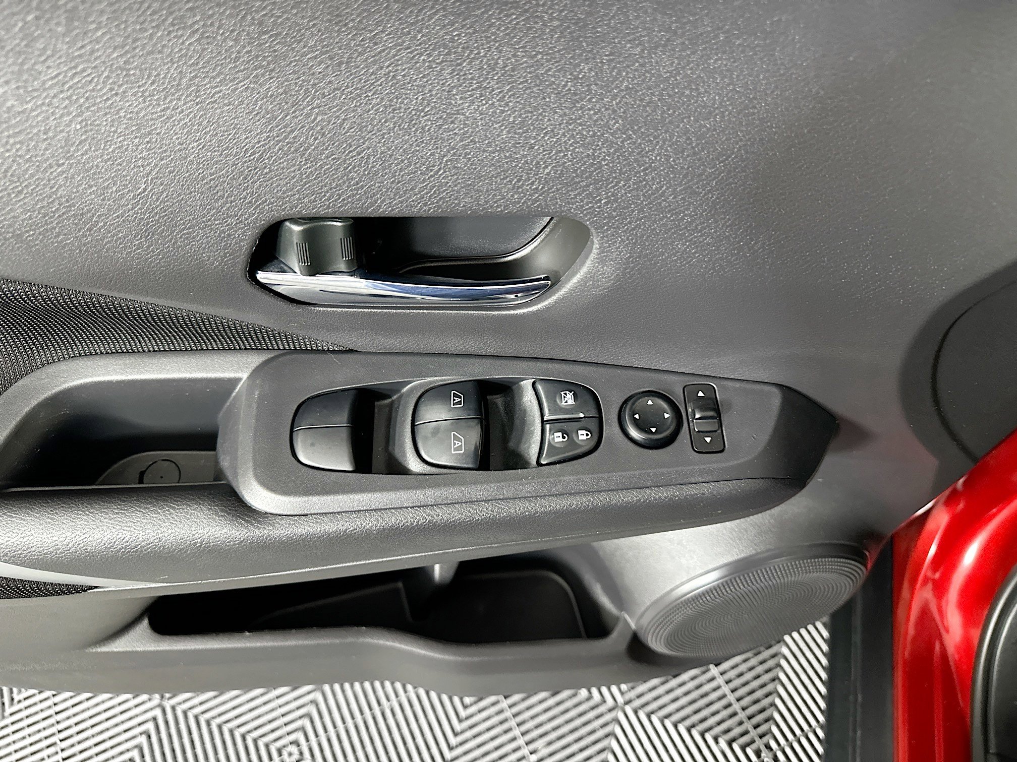 Used 2023 Nissan Kicks SV image 15