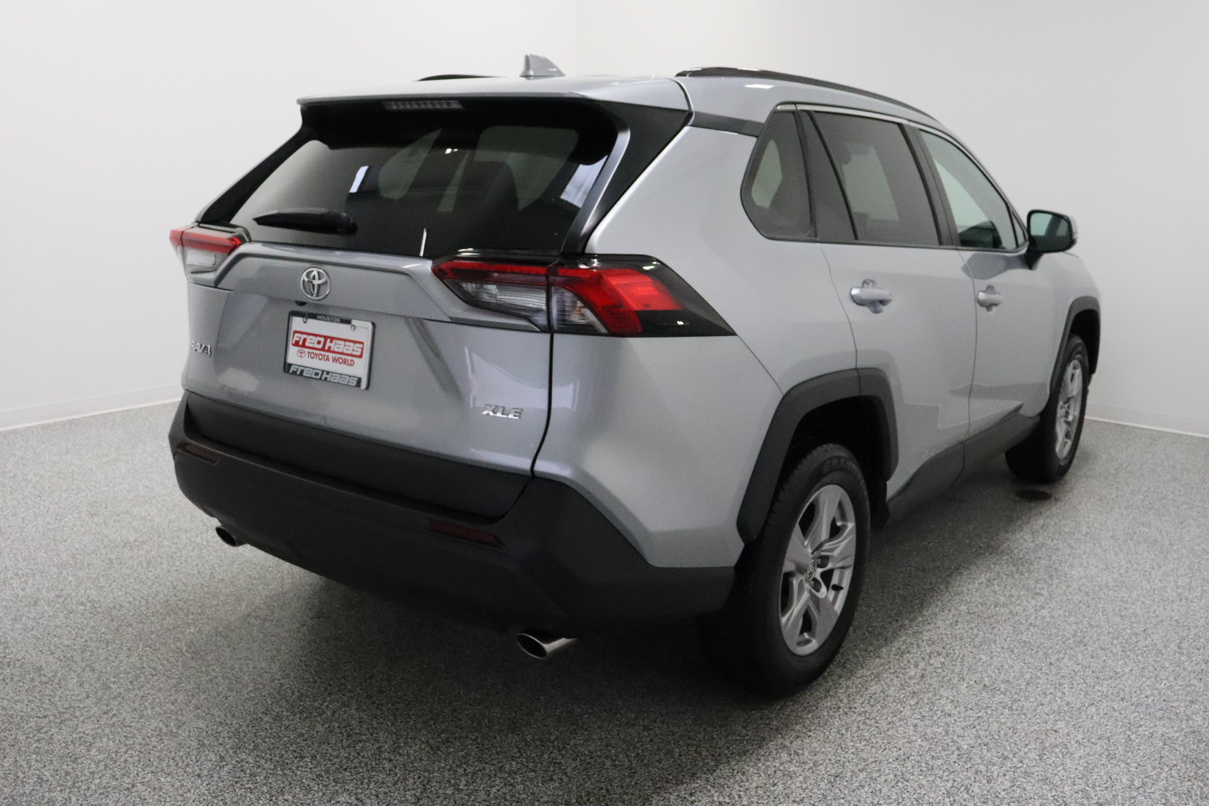 Used 2025 Toyota RAV4 XLE FWD image 7