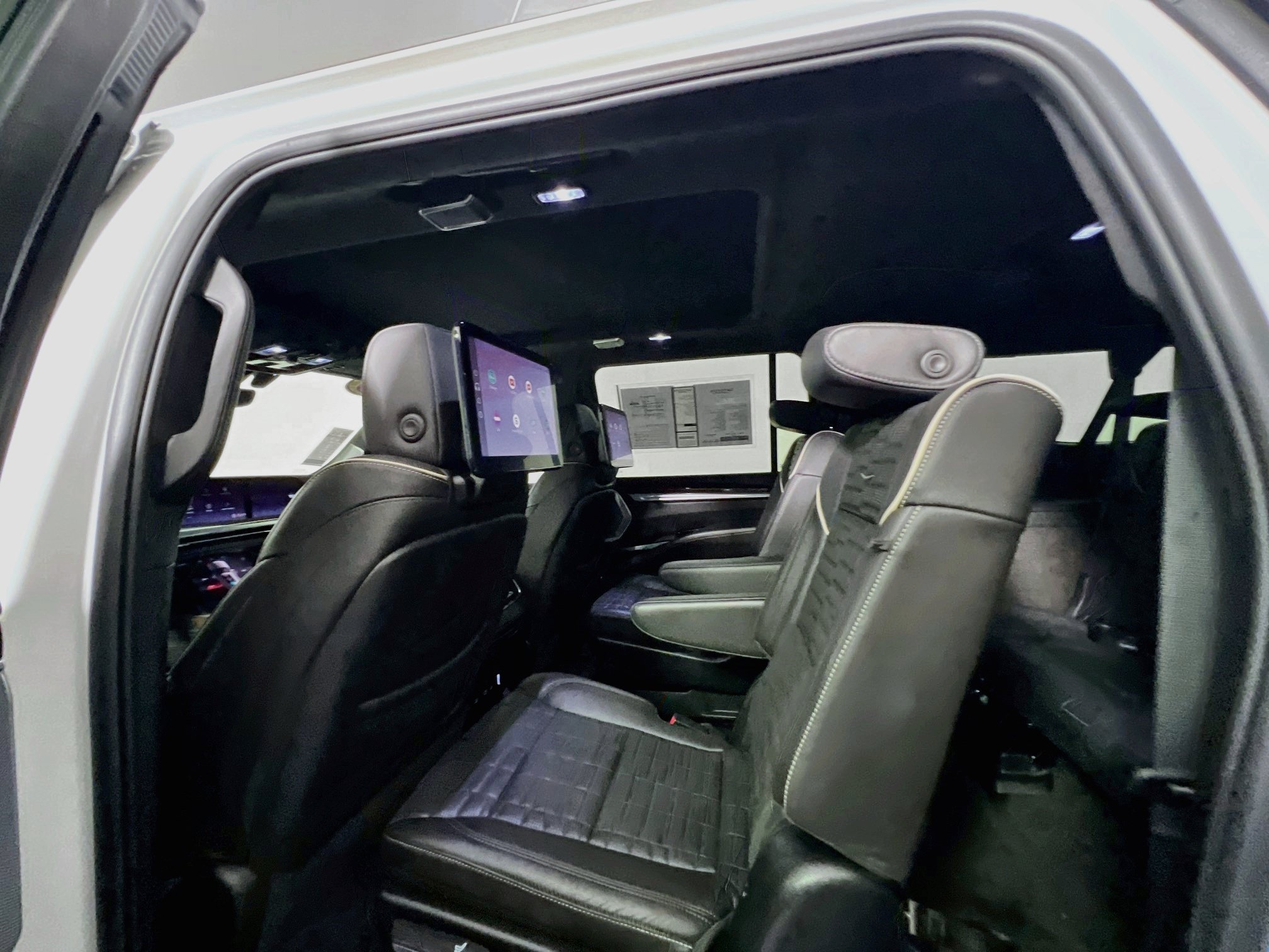 Used 2025 Cadillac Escalade ESV Sport Platinum AWD/4WD image 28