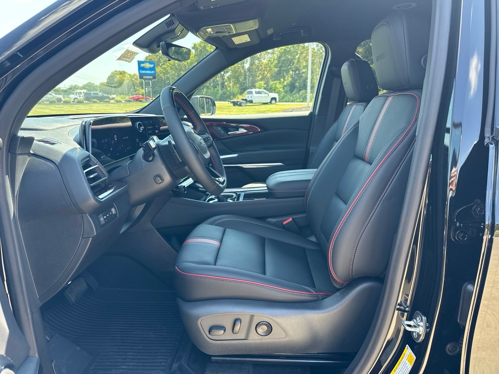 New 2027 Chevrolet Traverse RS w/ LPO, Floor Liner Package AWD/4WD image 20